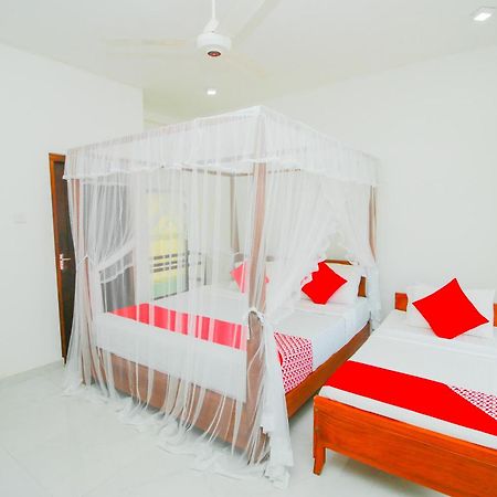 Onaro Beach View Matara Rum bild
